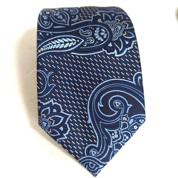 NEW. Ermenegildo Zegna 100% Silk Blue Paisley....58/3.5